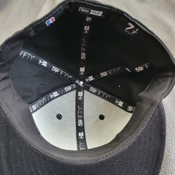 LOS ANGELES LAKERS Hat Cap Black Fitted Embossed Logo New Era Purple Yellow NBA - Picture 9 of 10